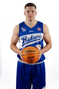 16 Adam Antoni