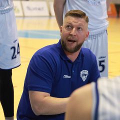 Druhý zápas play-off sme nezvládli a prehrali sme vo Svite 93:107.