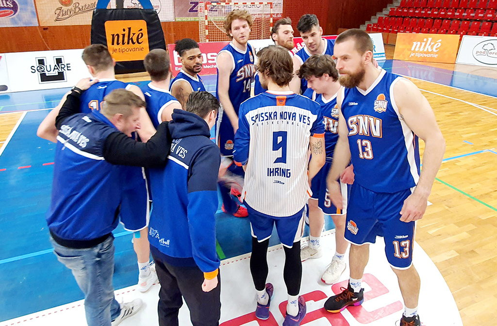Rytieri vyplienili aj Prievidzu a vezú domov výhru 96:69
