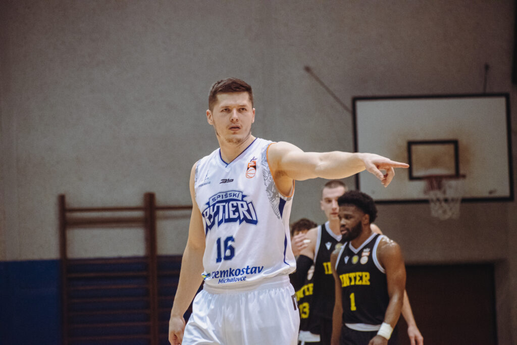  V rytierskom basketbalovom brnení uvidíme aj v sezóne 2024/25 Adama Antoniho