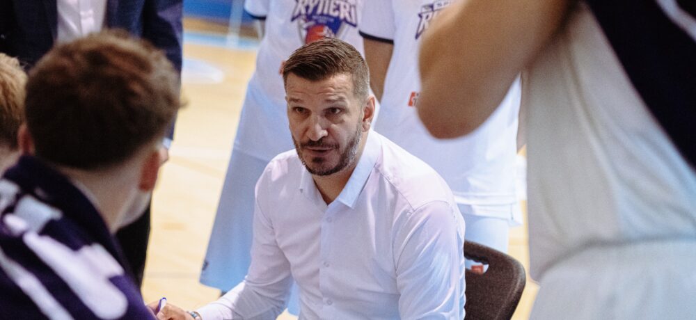 Saša Jankovič zostáva na lavičke aj v novej sezóne
